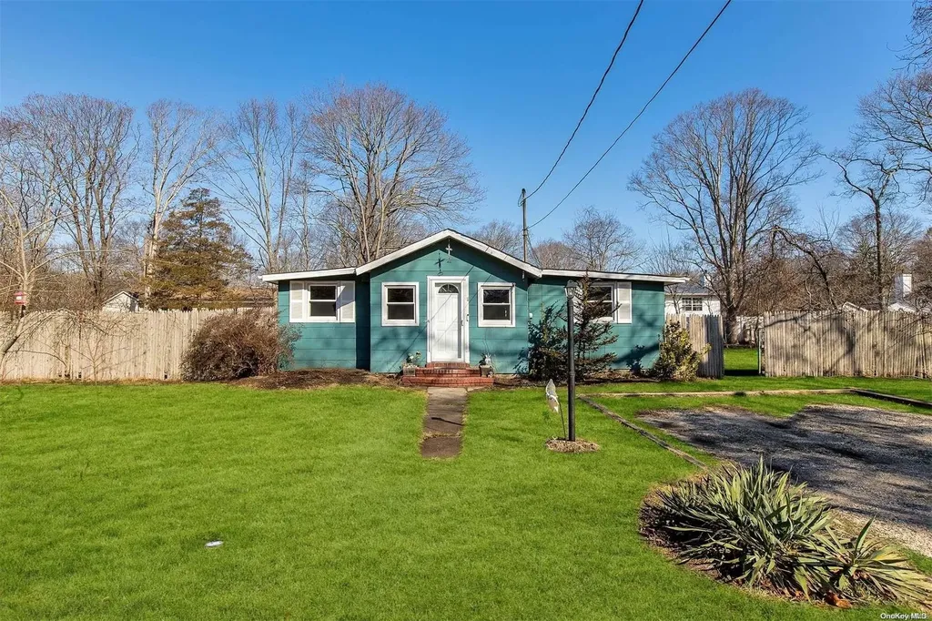 11 Clymer Place Mastic NY 11950
