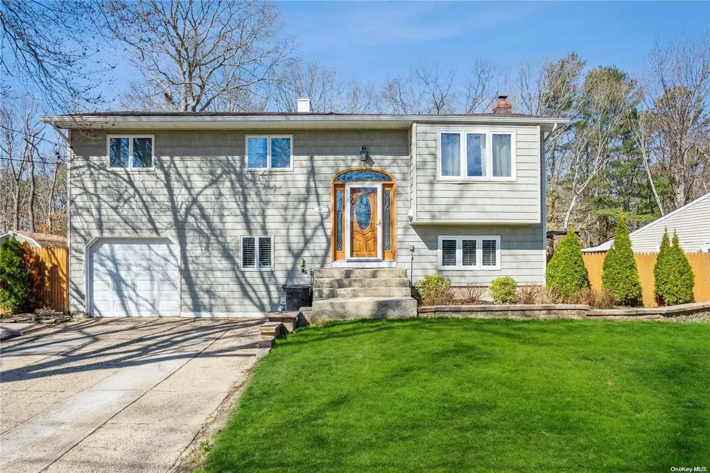 10 Cinque Lane Bayport NY 11705