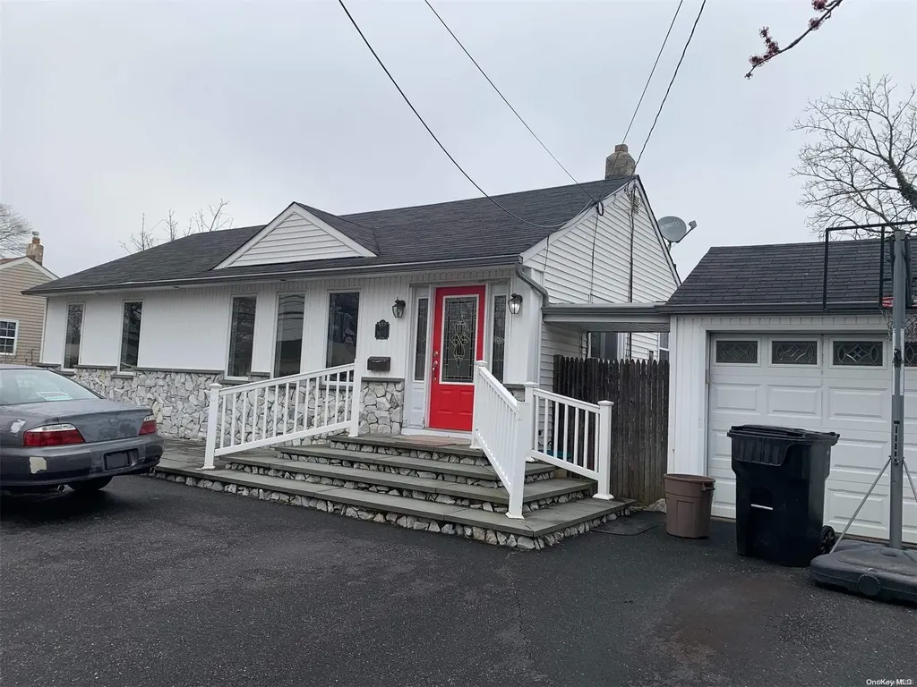 1075 Manor Lane Bay Shore NY 11706