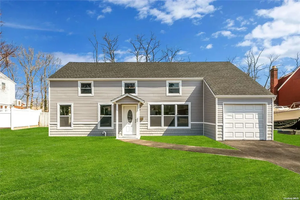 8 Hillsite Lane Central Islip NY 11722