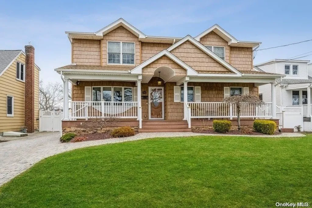 794 S Broadway Lindenhurst NY 11757