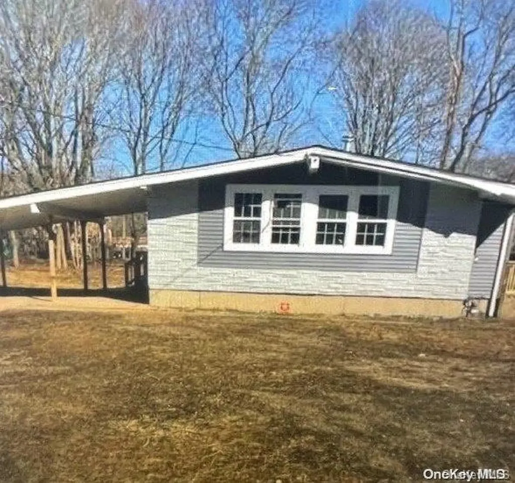 815 Scherger Avenue East Patchogue NY 11772