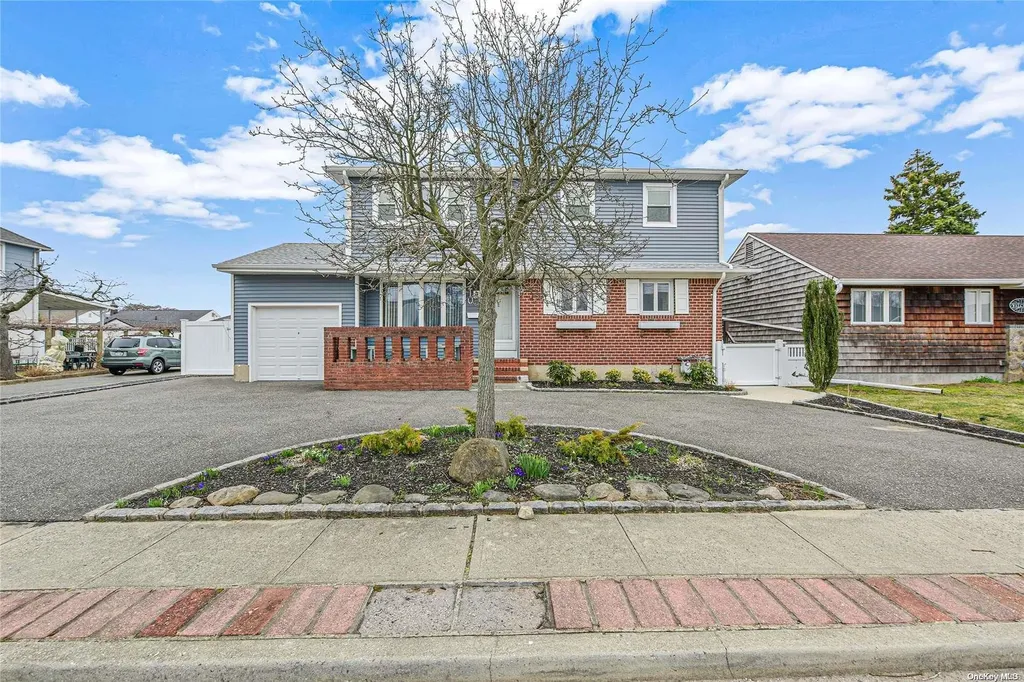 210 N 6th Street Bethpage NY 11714