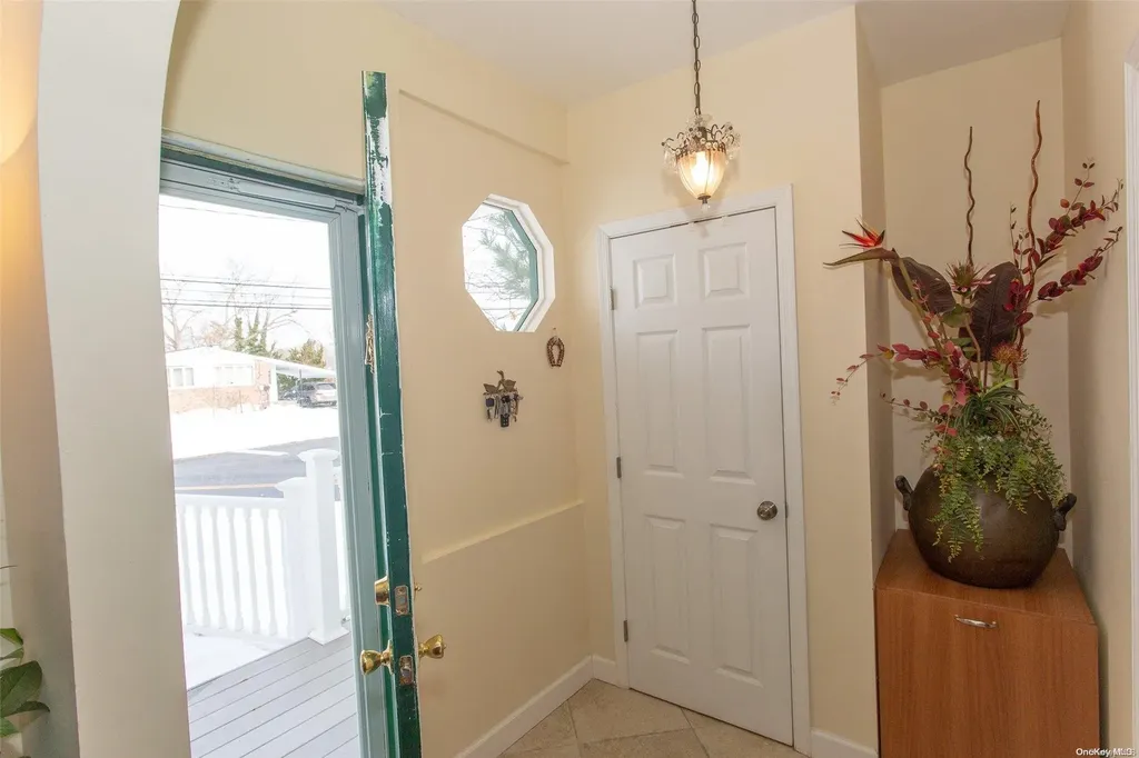 220 Hubbards Path West Babylon NY 11704