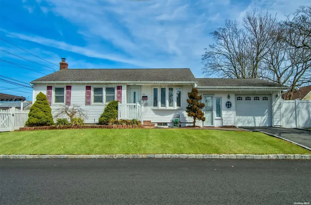 56 15th Avenue West Babylon NY 11704