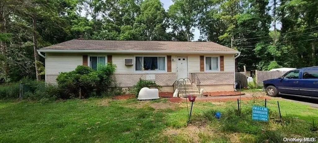 5 Park Lane Middle Island NY 11953
