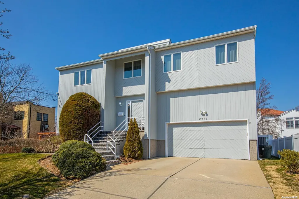 2095 Hampton Way Merrick NY 11566