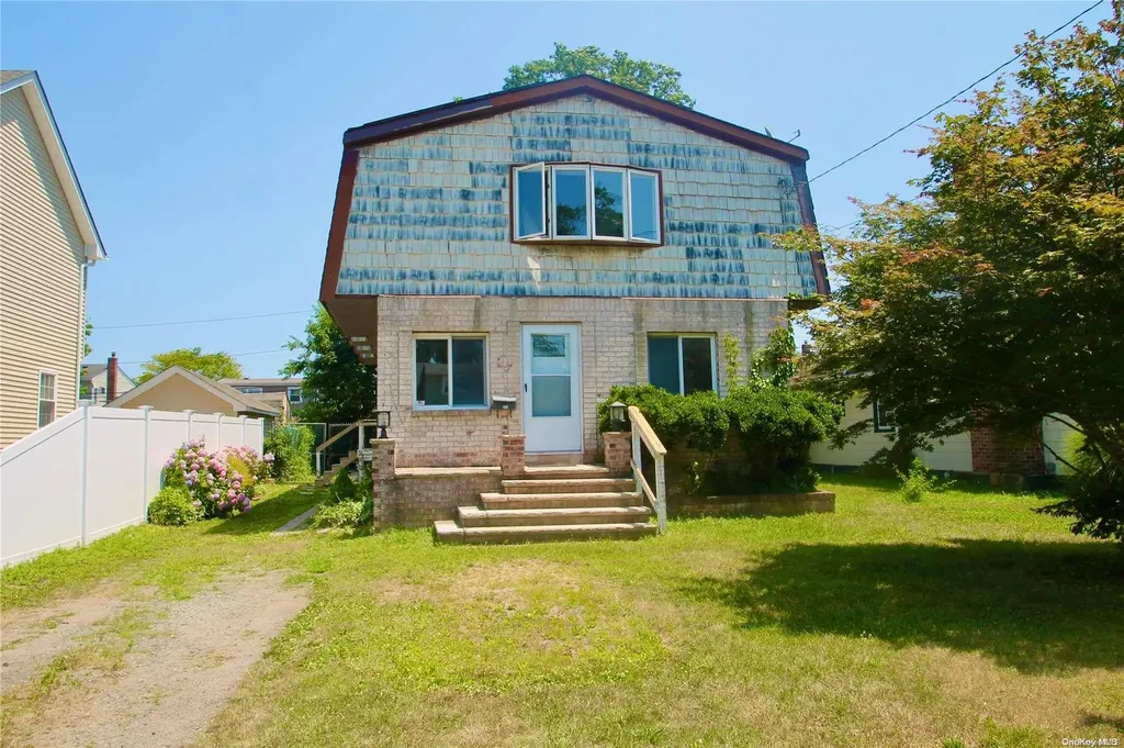 2081 Willoughby Avenue Wantagh NY 11793