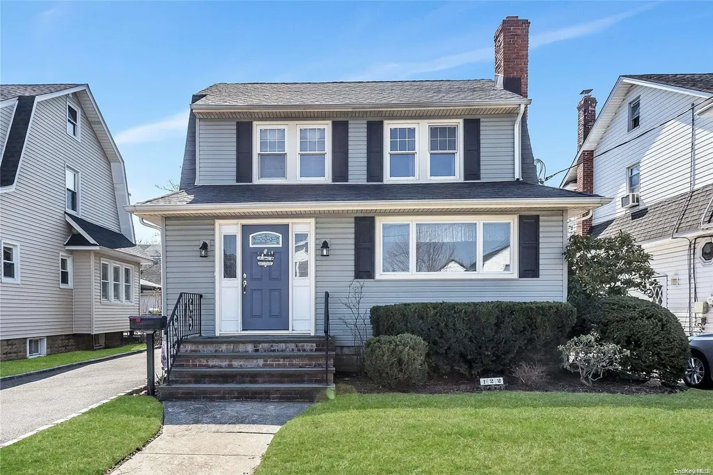 122 E Carpenter Street Valley Stream NY 11580