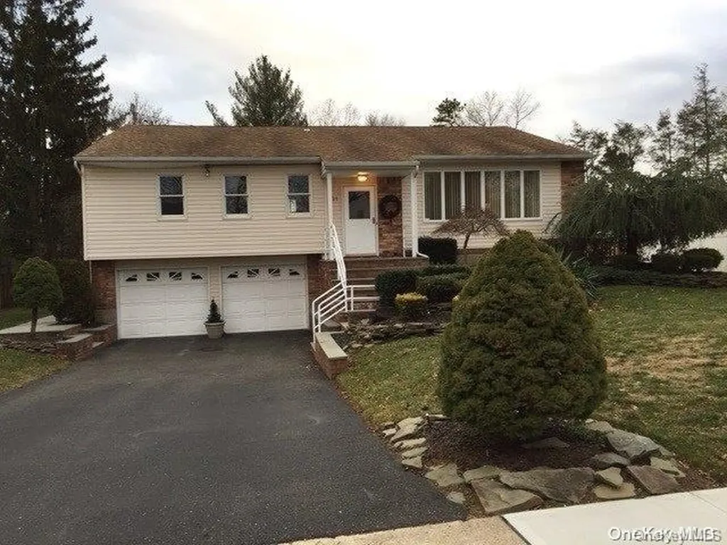 81 Bobann Drive Nesconset NY 11767