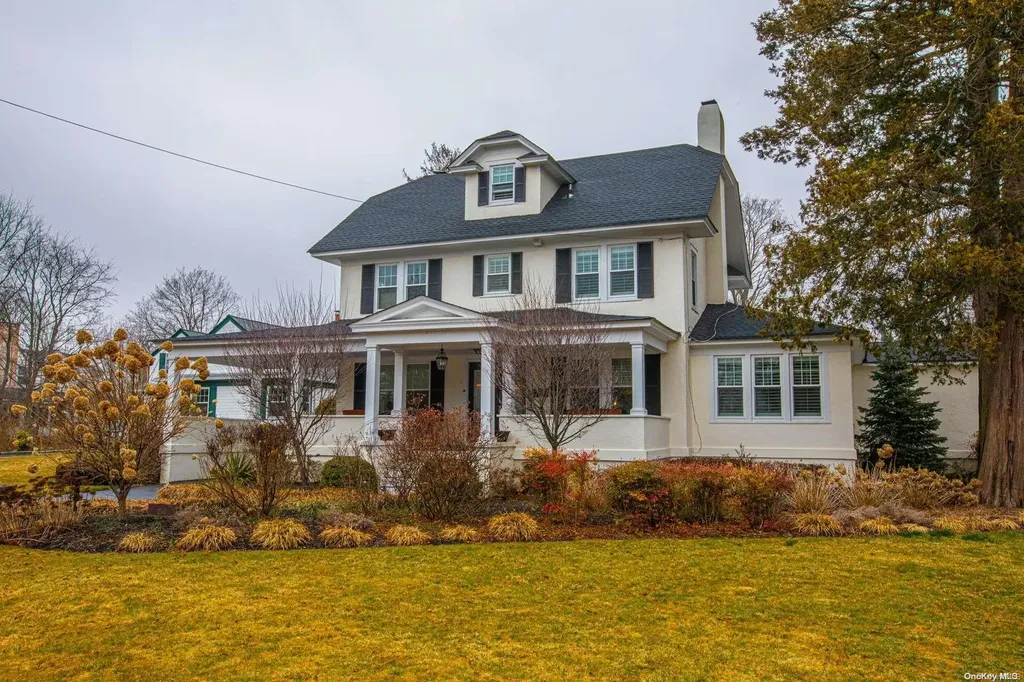 256 Windsor Avenue Brightwaters NY 11718