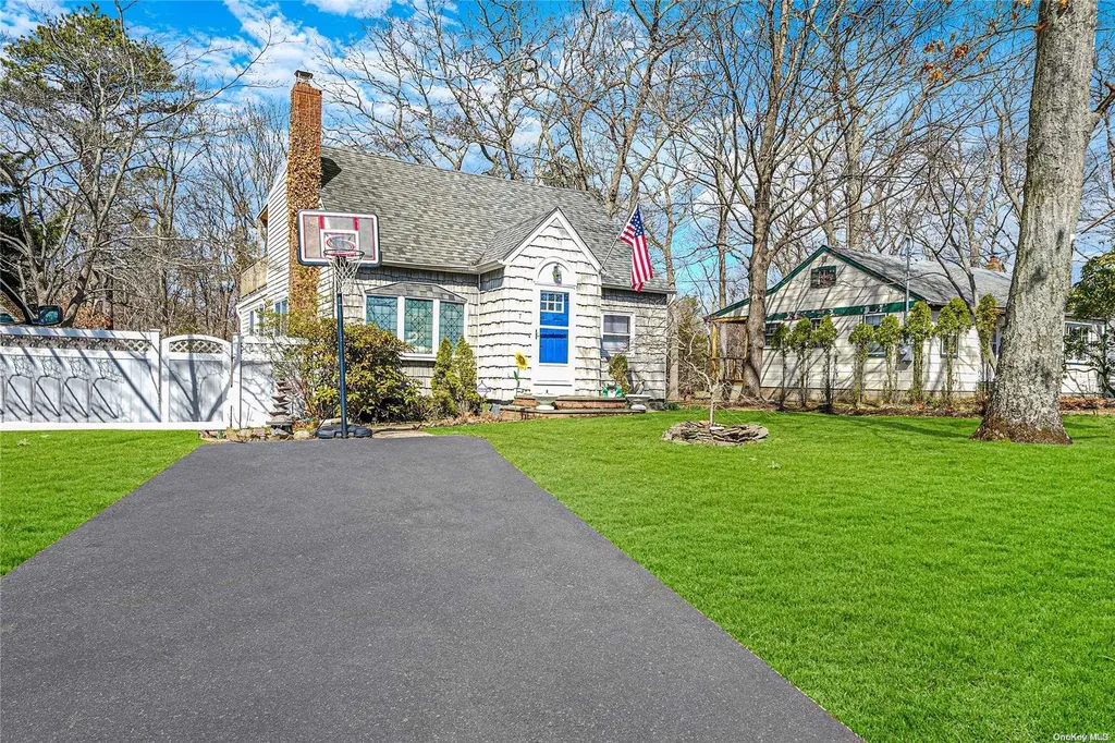7 Manhasset Trail Ridge NY 11961