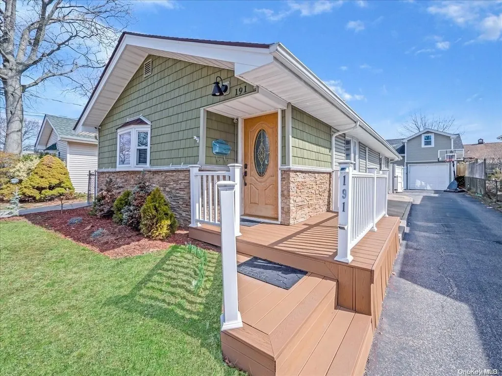 191 S Brookside Avenue Freeport NY 11520
