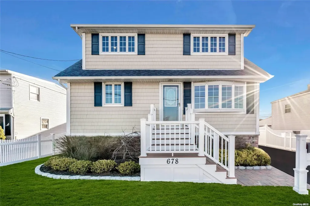 678 Shore Road Lindenhurst NY 11757