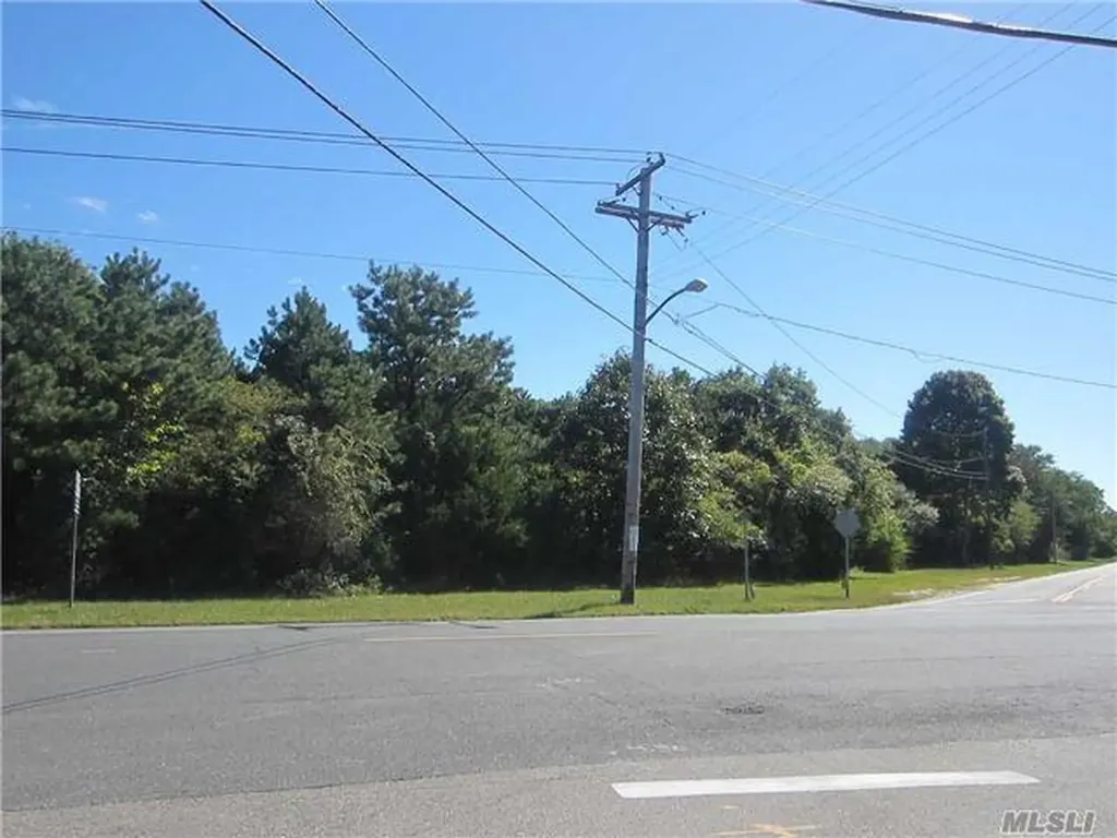 83 Montauk Highway Westhampton NY 11977