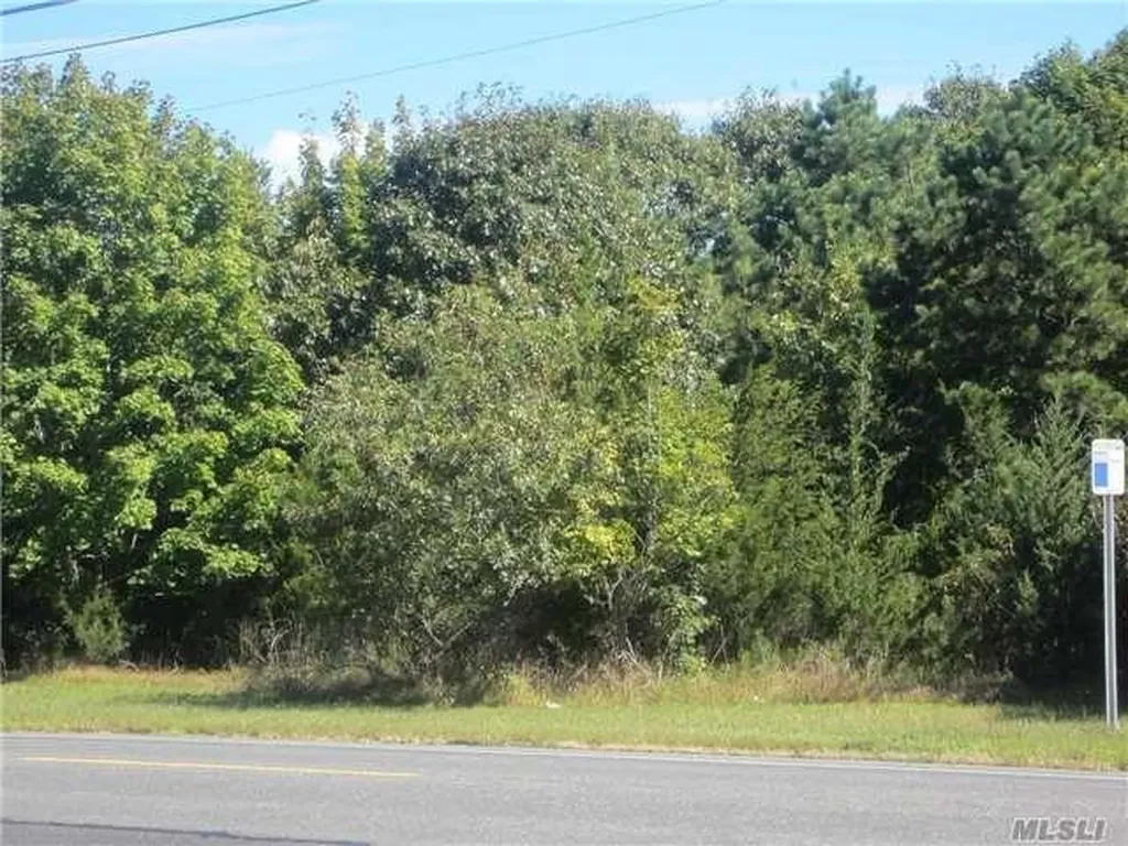 83 Montauk Highway Westhampton NY 11977