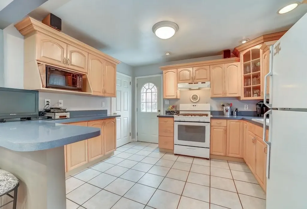17 Maplewood Boulevard Suffern NY 10901