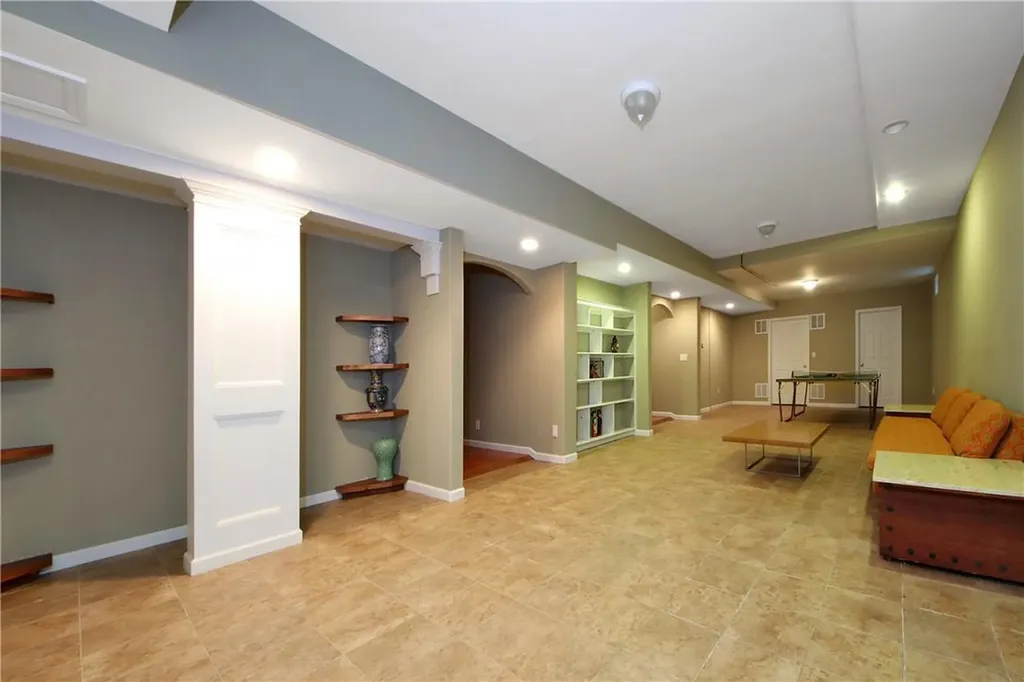 8 Camelot Way Orangeburg NY 10962