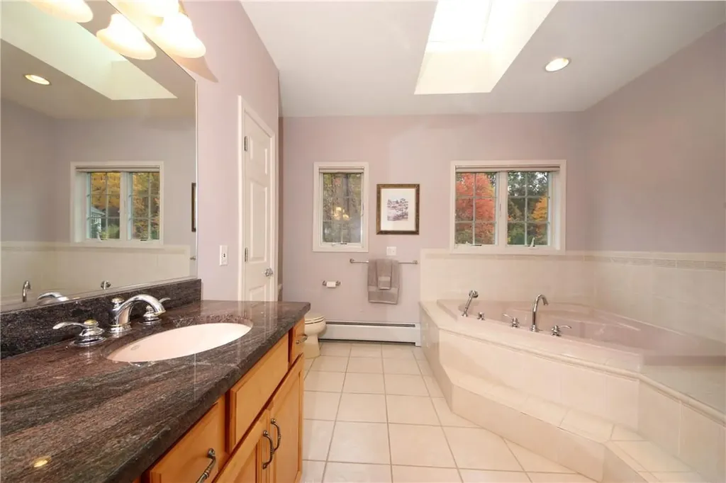 8 Camelot Way Orangeburg NY 10962