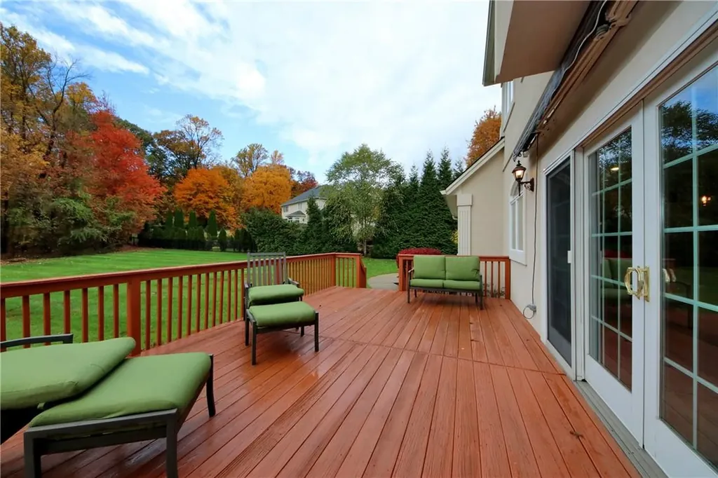 8 Camelot Way Orangeburg NY 10962