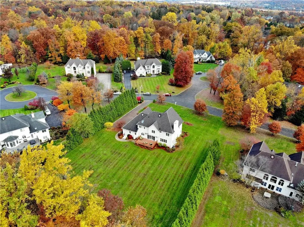 8 Camelot Way Orangeburg NY 10962