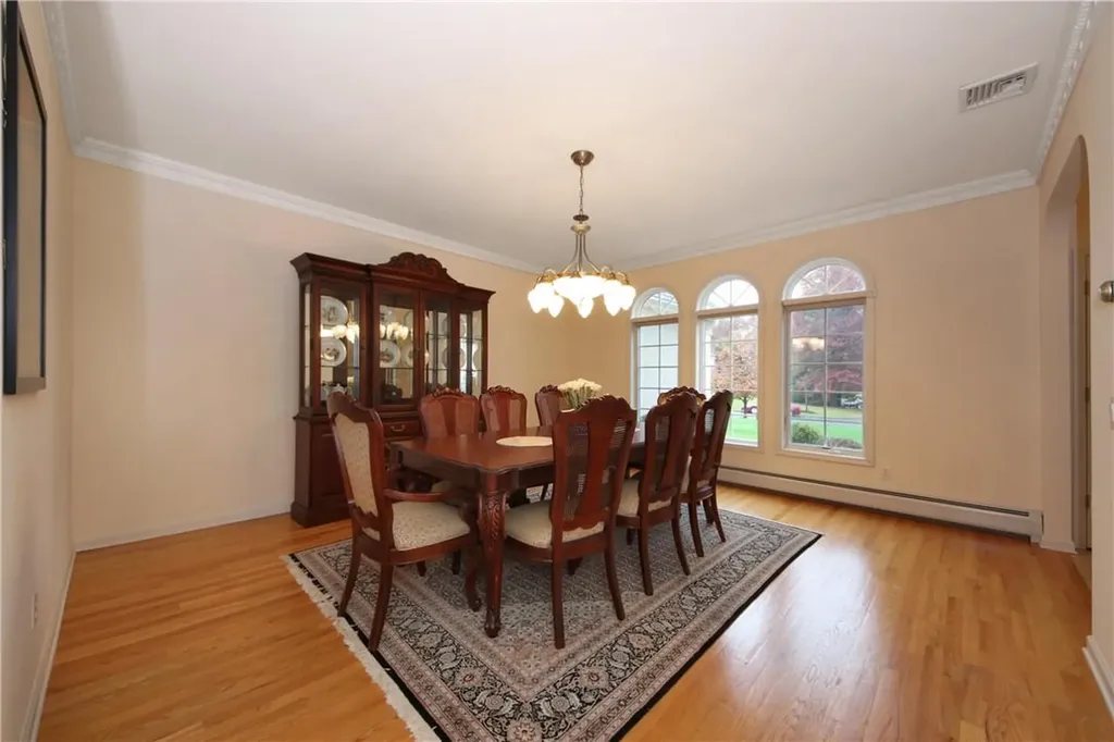 8 Camelot Way Orangeburg NY 10962