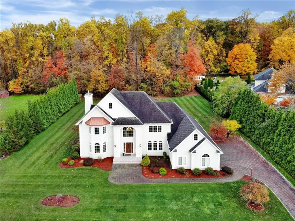 8 Camelot Way Orangeburg NY 10962