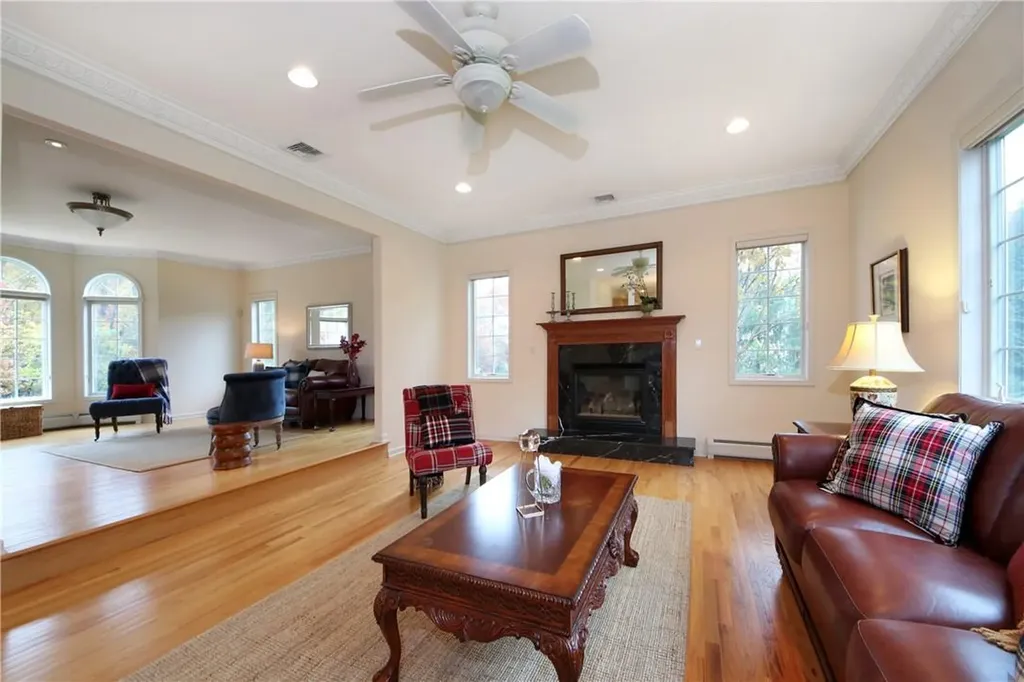 8 Camelot Way Orangeburg NY 10962