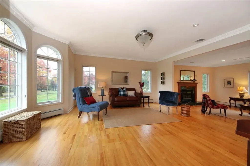 8 Camelot Way Orangeburg NY 10962