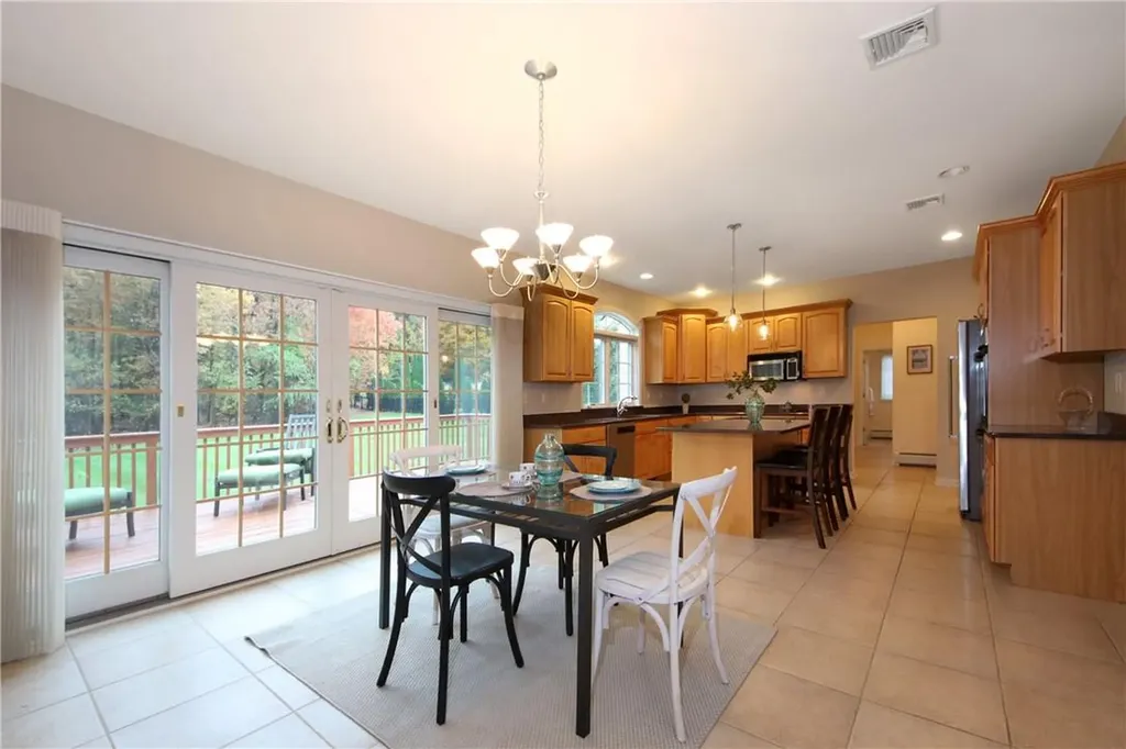 8 Camelot Way Orangeburg NY 10962