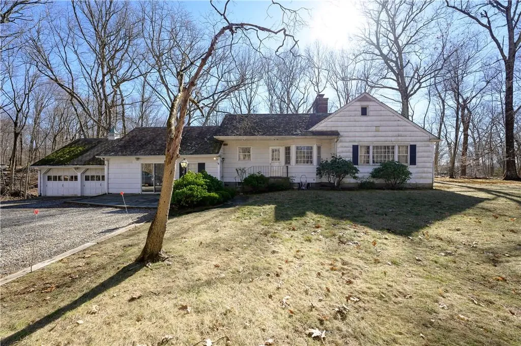 8 Tatomuck Road E Pound Ridge NY 10576