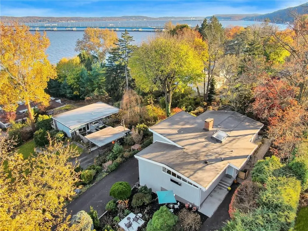 9 Edgewater Lane Nyack NY 10960