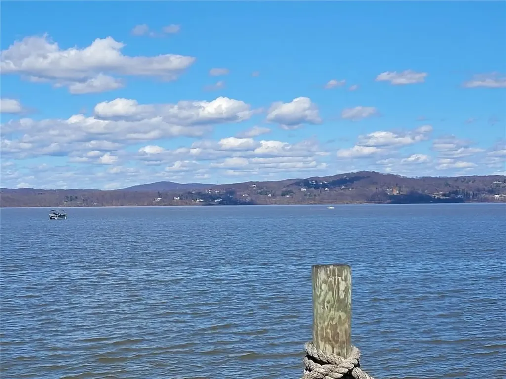 1216 Round Pointe Drive Haverstraw NY 10927