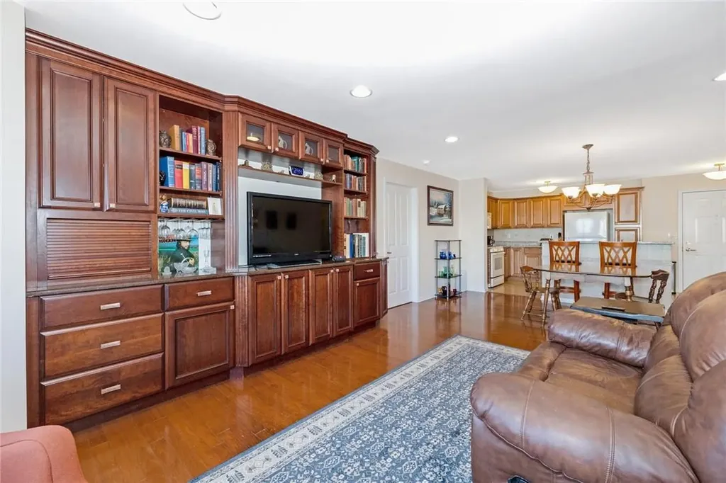 1216 Round Pointe Drive Haverstraw NY 10927