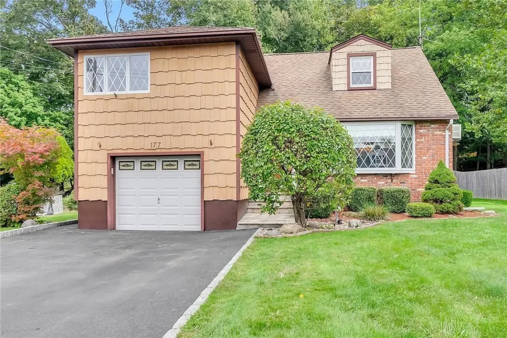 177 Charles Boulevard Valley Cottage NY 10989