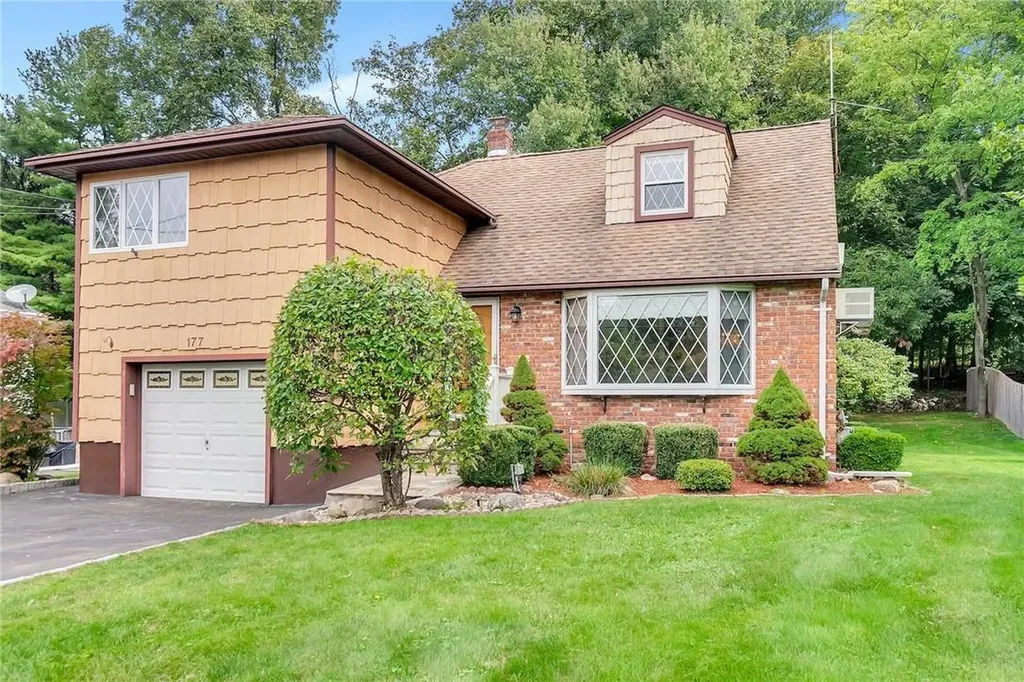 177 Charles Boulevard Valley Cottage NY 10989