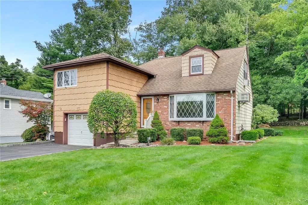 177 Charles Boulevard Valley Cottage NY 10989