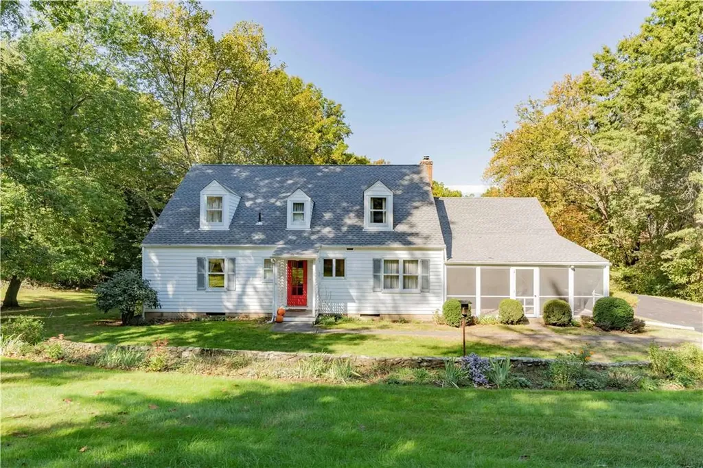 8 Merry Hill Road Poughkeepsie NY 12603