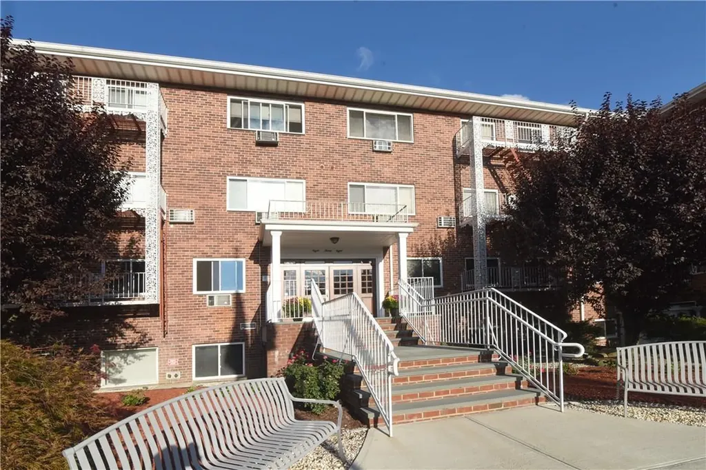 838 Pelhamdale Avenue New Rochelle NY 10801