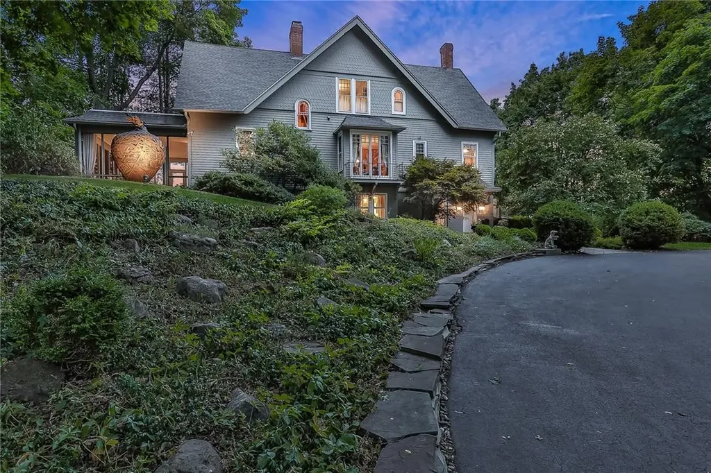 194 W Chestnut Street Kingston NY 12401