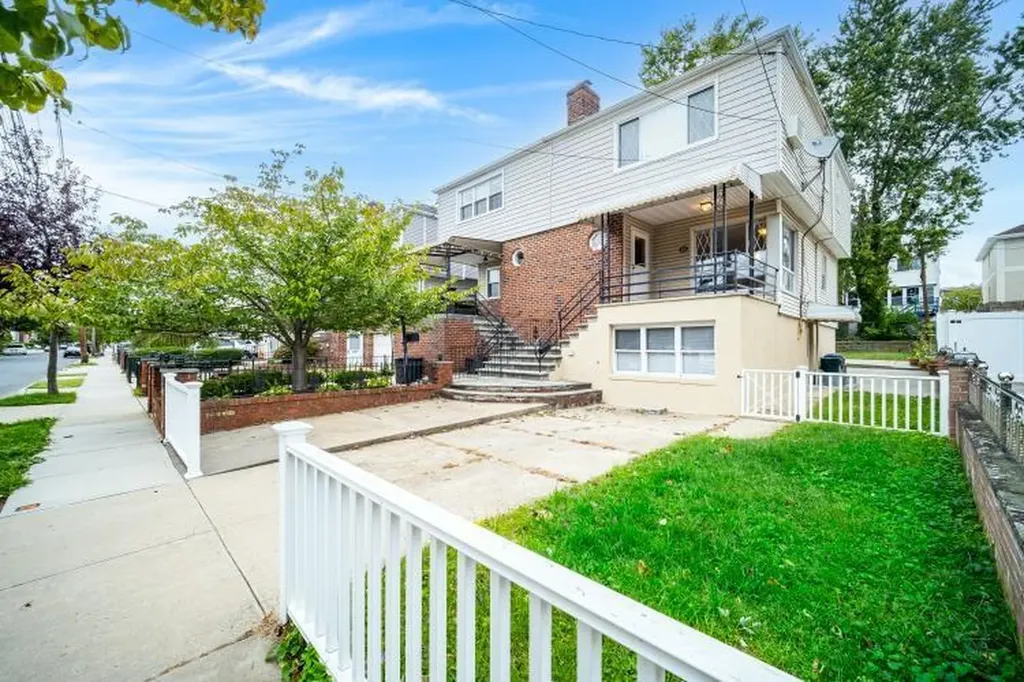 160 Calhoun Avenue Bronx NY 10465