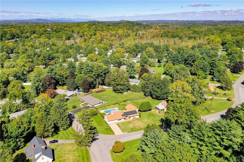 30 Twin Hills Road Poughkeepsie NY 12603