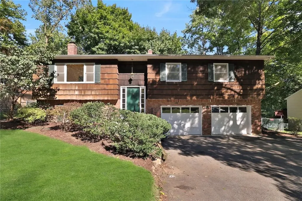 3 Hunderfund Lane Pearl River NY 10965