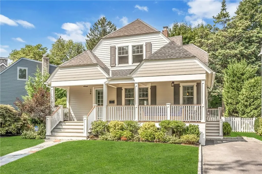 134 E Brookside Drive Larchmont NY 10538