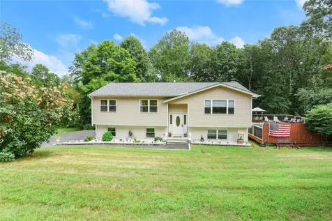 20 Queens Way Mahopac NY 10541