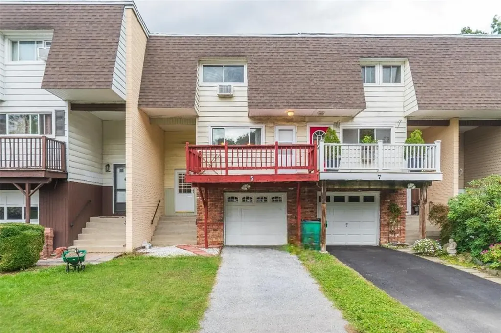 5 Boxwood Court Poughkeepsie NY 12601