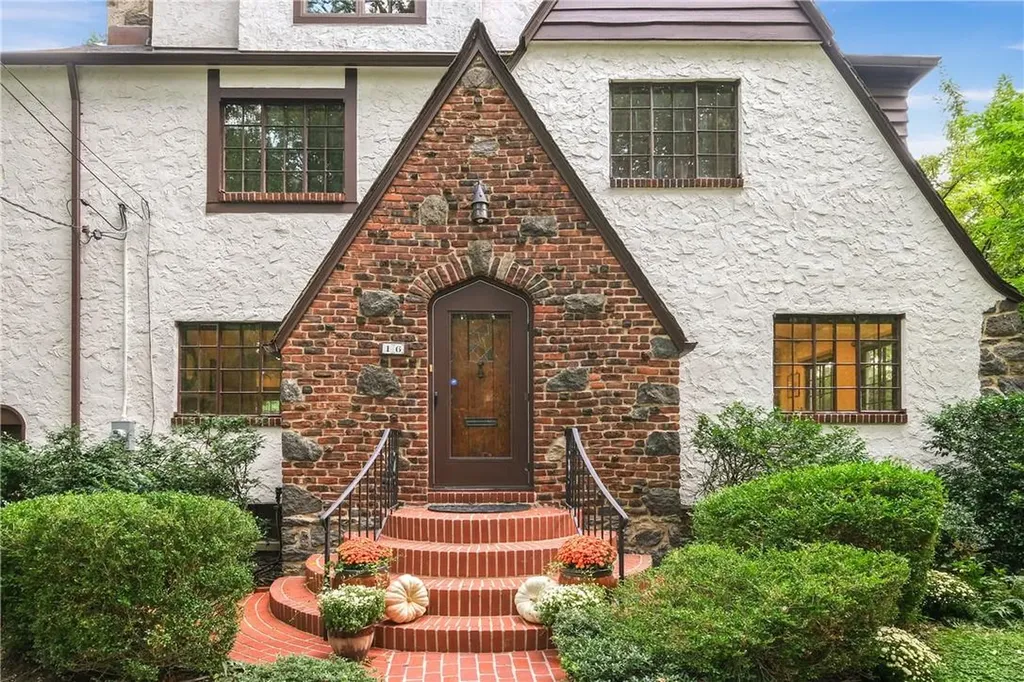 16 Devon Road Larchmont NY 10538