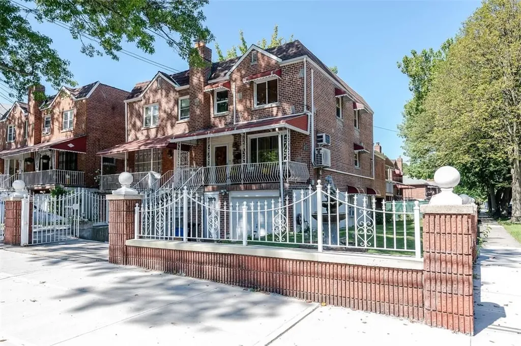 1295 Pelham Parkway N Bronx NY 10469