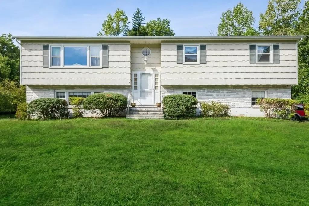 1 Nuthatch Lane West Nyack NY 10994