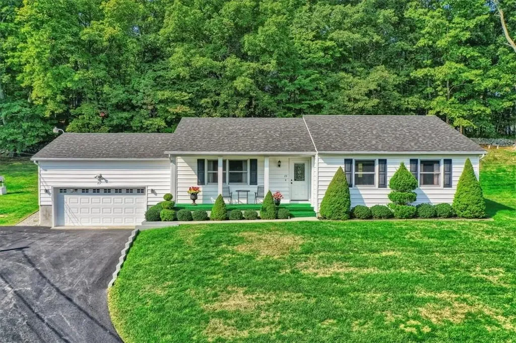 23 Coventry Lane Wallkill NY 12589